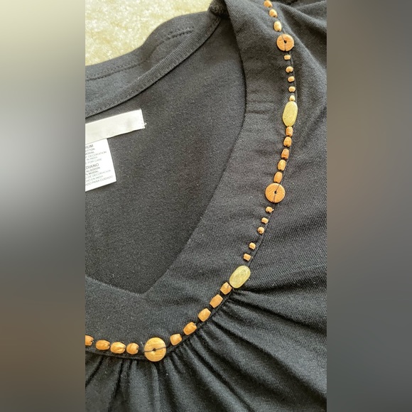 Kiara - Black V-Neck Ruched Wood Stone Bead Trim Top Tee - NEW w/ TAGS - Size M - Picture 8 of 9